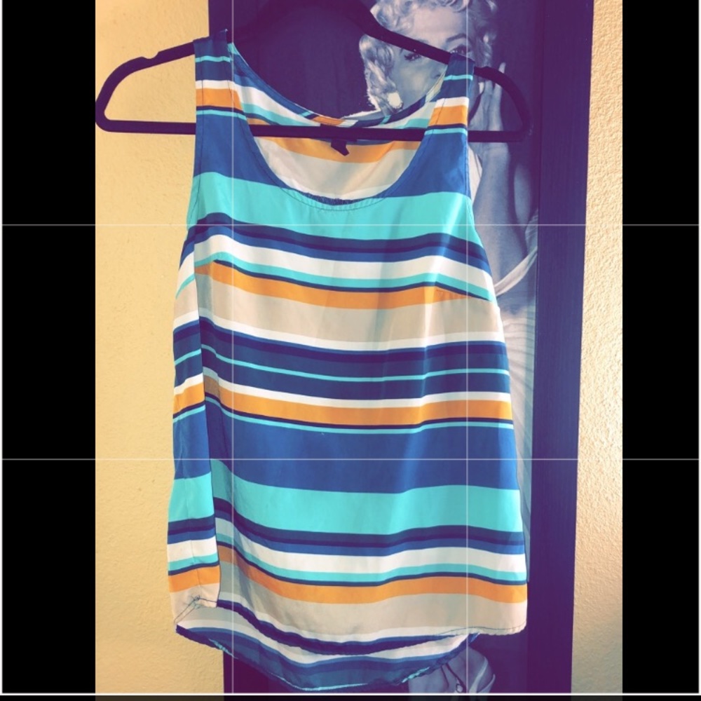Striped top 💚💙💛